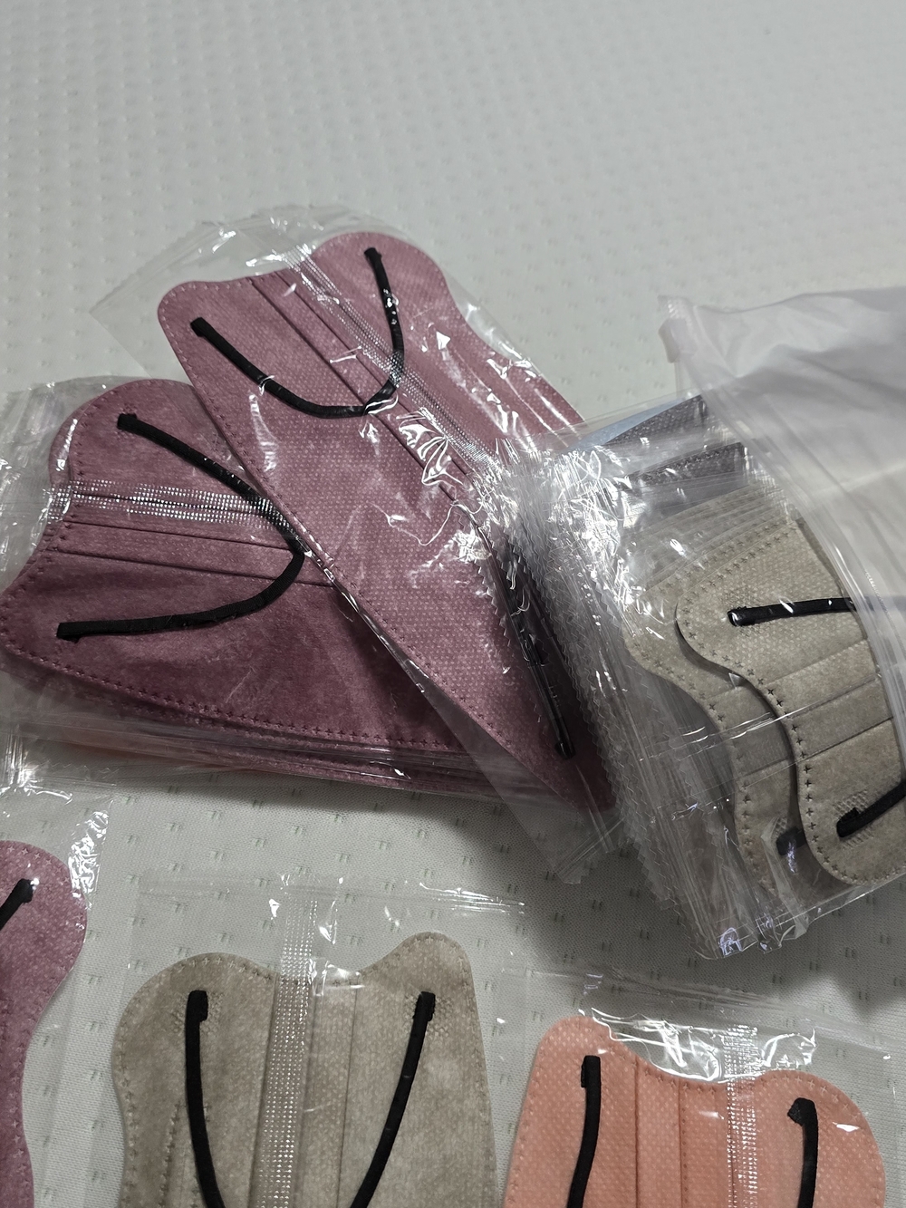 Women's Ear Saver Strap Organizer - Pink and Beige